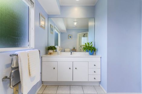 Photo of property in 2/27 Sorrel Crescent, Bucklands Beach, Auckland, 2012