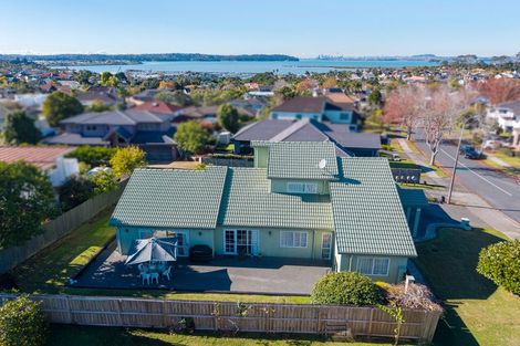 Photo of property in 46 Whiting Grove, West Harbour, Auckland, 0618