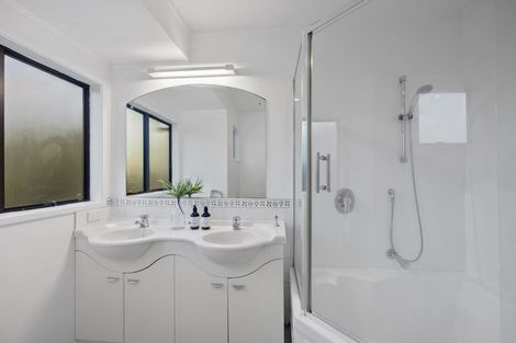 Photo of property in 92 Braemar Road, Castor Bay, Auckland, 0620