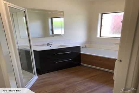 Photo of property in 14 Teviot Place, Totara Vale, Auckland, 0629