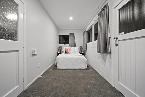 Photo of property in 6 Youngs Road, Papakura, 2110