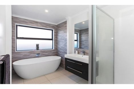 Photo of property in 16 Little Oaks Drive, Yaldhurst, Christchurch, 8042