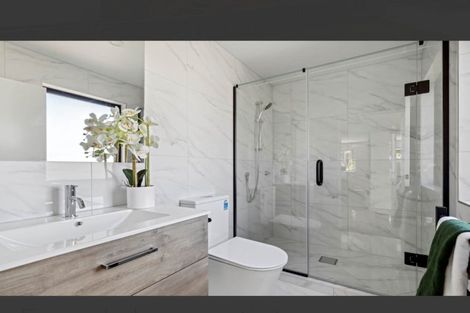 Photo of property in 12 Woodhouse Place, West Harbour, Auckland, 0618