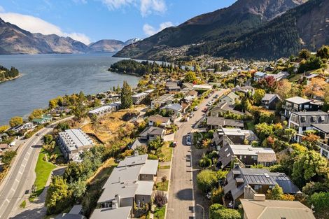 Photo of property in 14 Earnslaw Terrace, Queenstown, 9300