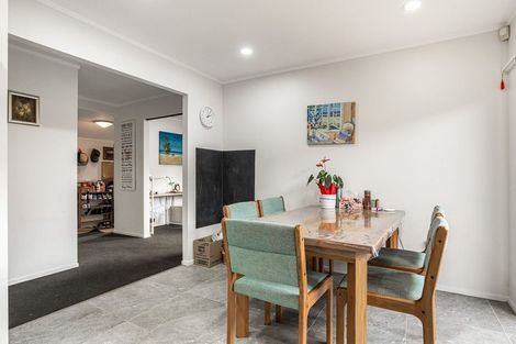 Photo of property in 11 Jillteresa Crescent, Half Moon Bay, Auckland, 2012