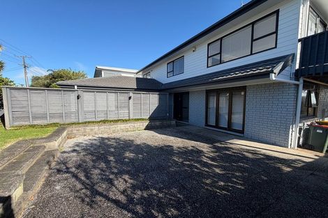 Photo of property in 2/42 Aberdeen Road, Campbells Bay, Auckland, 0620