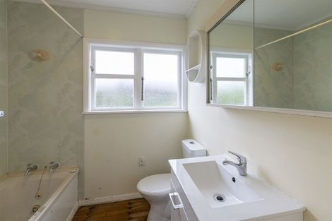 Photo of property in 121 Tilley Road, Paekakariki, 5034