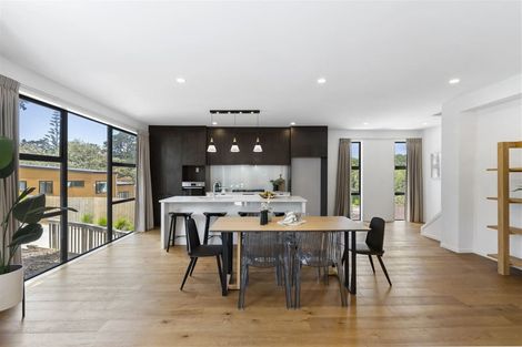 Photo of property in 1/4 Mcquoid Place, Glenfield, Auckland, 0629