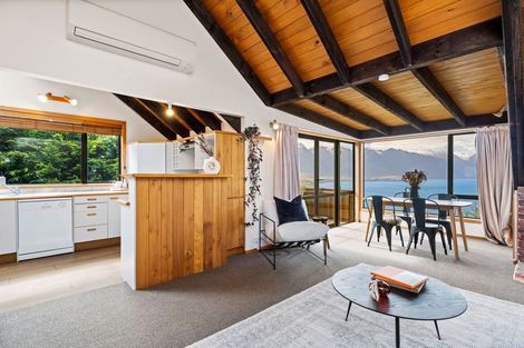 Photo of property in 138a Wynyard Crescent, Fernhill, Queenstown, 9300