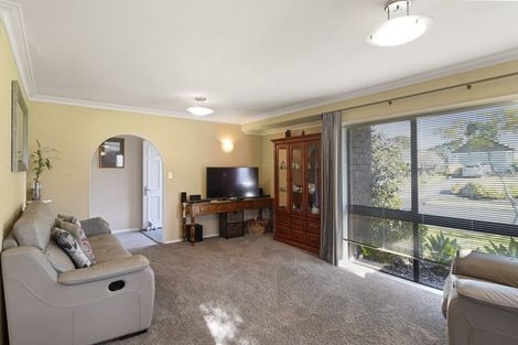 Photo of property in 13 Voltaire Court, Botany Downs, Auckland, 2010
