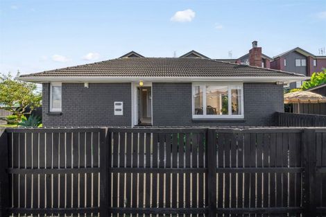 Photo of property in 17 Karamu Street, Te Atatu Peninsula, Auckland, 0610
