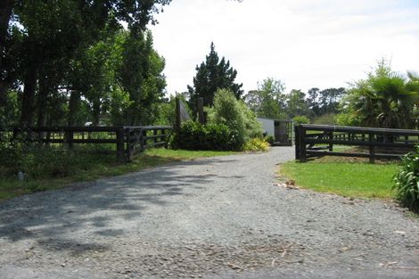 Photo of property in 103 Riverland Road, Kumeu, 0892