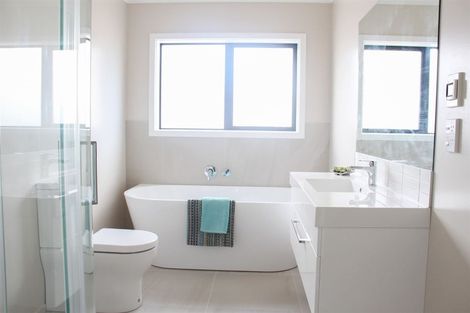 Photo of property in 62 Farnworth Terrace, Glenside, Wellington, 6037