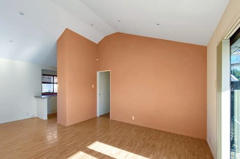 Photo of property in 4/390 West Coast Road, Glen Eden, Auckland, 0602