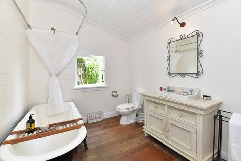 Photo of property in 27 Kowhai Street, Helensville, 0800