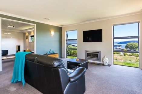 Photo of property in 13 Peregrine Place, Kinloch, Taupo, 3377