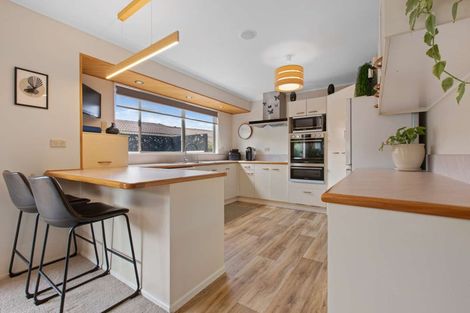 Photo of property in 10 Barraud Place, Pukehangi, Rotorua, 3015