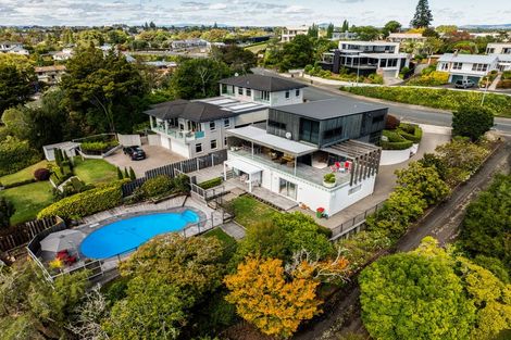 Photo of property in 142 Lake Crescent, Hamilton Lake, Hamilton, 3204