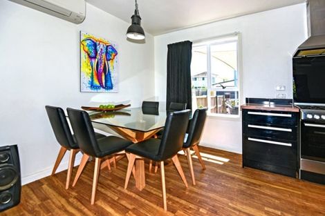 Photo of property in 9 Dunedin Street, Redwood, Christchurch, 8051