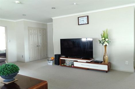 Photo of property in 13 Strundeen Close, Flat Bush, Auckland, 2016