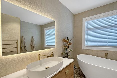 Photo of property in 8 Broadleaf Way, Kinloch, Taupo, 3377