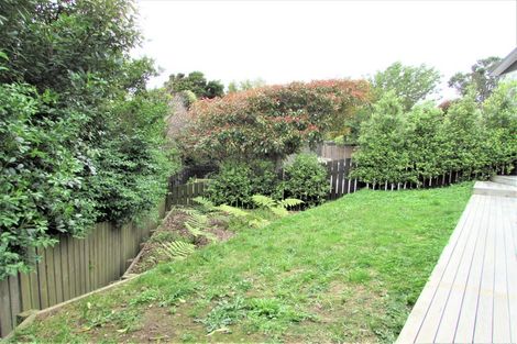 Photo of property in 30 Brooker Grove, Newlands, Wellington, 6037