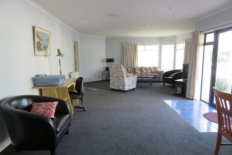 Photo of property in 14 Winston Avenue, Hokowhitu, Palmerston North, 4410