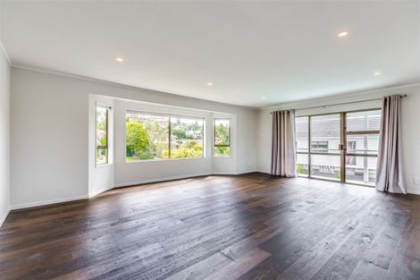 Photo of property in 128 Chelsea View Drive, Chatswood, Auckland, 0626