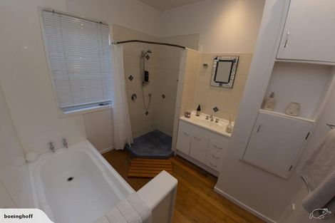 Photo of property in 6 Willowbrook Place, Titirangi, Auckland, 0604