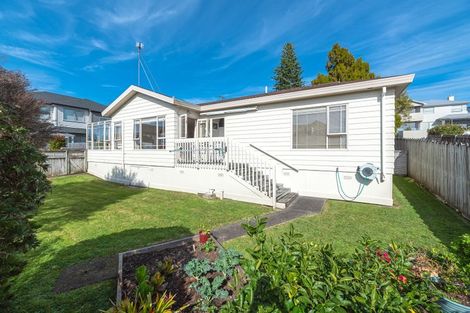 Photo of property in 1/13 Quebec Road, Milford, Auckland, 0620