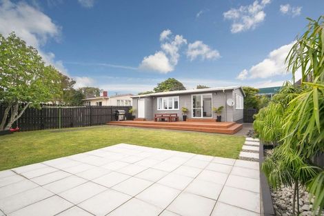 Photo of property in 11 Carr Road, Three Kings, Auckland, 1042