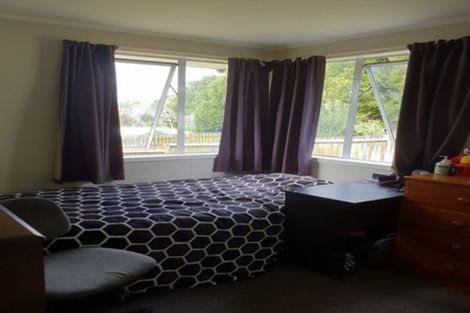 Photo of property in 19 Paton Avenue, Te Atatu South, Auckland, 0610