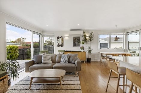 Photo of property in 2 Hatton Road, Orewa, 0931