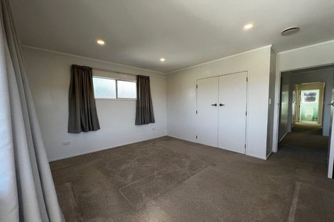 Photo of property in 2/39 Camrose Place, Glenfield, Auckland, 0629