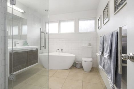 Photo of property in 38 Parr Terrace, Castor Bay, Auckland, 0620