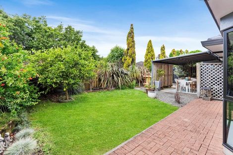 Photo of property in 21 Waterview Road West, Stanley Point, Auckland, 0624