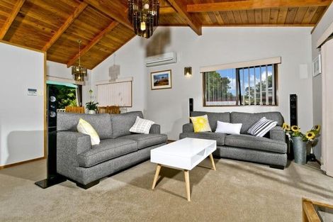 Photo of property in 2/32 Seaview Road, Glenfield, Auckland, 0629