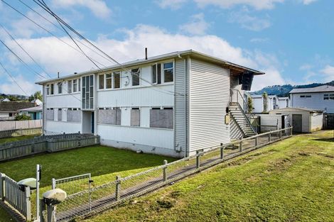 Photo of property in 2-8 Hanson Grove, Stokes Valley, Lower Hutt, 5019