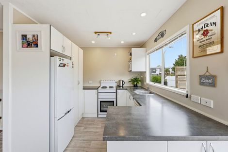 Photo of property in 2/16 Crosby Road, West Harbour, Auckland, 0618