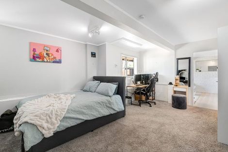 Photo of property in 12 Makiri Street, Helensville, 0800