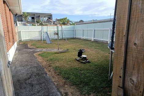 Photo of property in 5 Sutton Crescent, Papatoetoe, Auckland, 2025