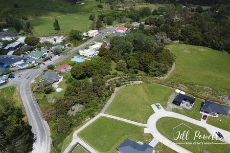 Photo of property in 17 Manaaki Circle, Paparoa, 0571