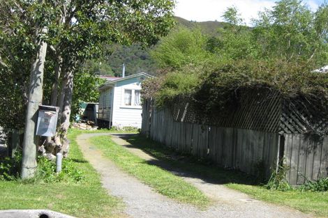 Photo of property in 14 Buller Street, Picton, 7220