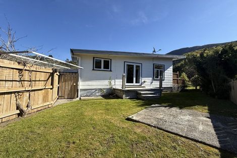 Photo of property in 6 Cornwall Street, Picton, 7220