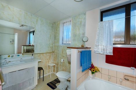 Photo of property in 2/102 Yaldhurst Road, Sockburn, Christchurch, 8042