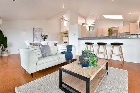 Photo of property in 2/3 Swann Beach Road, Stanmore Bay, Whangaparaoa, 0932