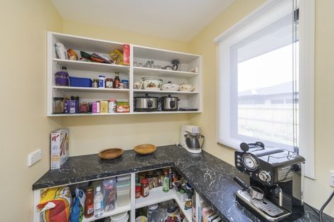 Photo of property in 5 Sardinia Grove, Fitzherbert, Palmerston North, 4410