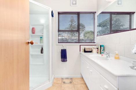 Photo of property in 4a Devon Road, Bucklands Beach, Auckland, 2012