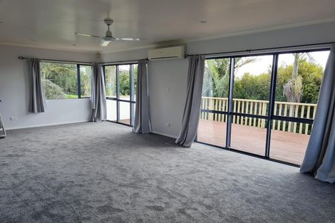 Photo of property in 99 Wade River Road, Stanmore Bay, Whangaparaoa, 0932