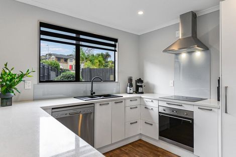 Photo of property in 16 Palm Grove Drive, Western Heights, Hamilton, 3200